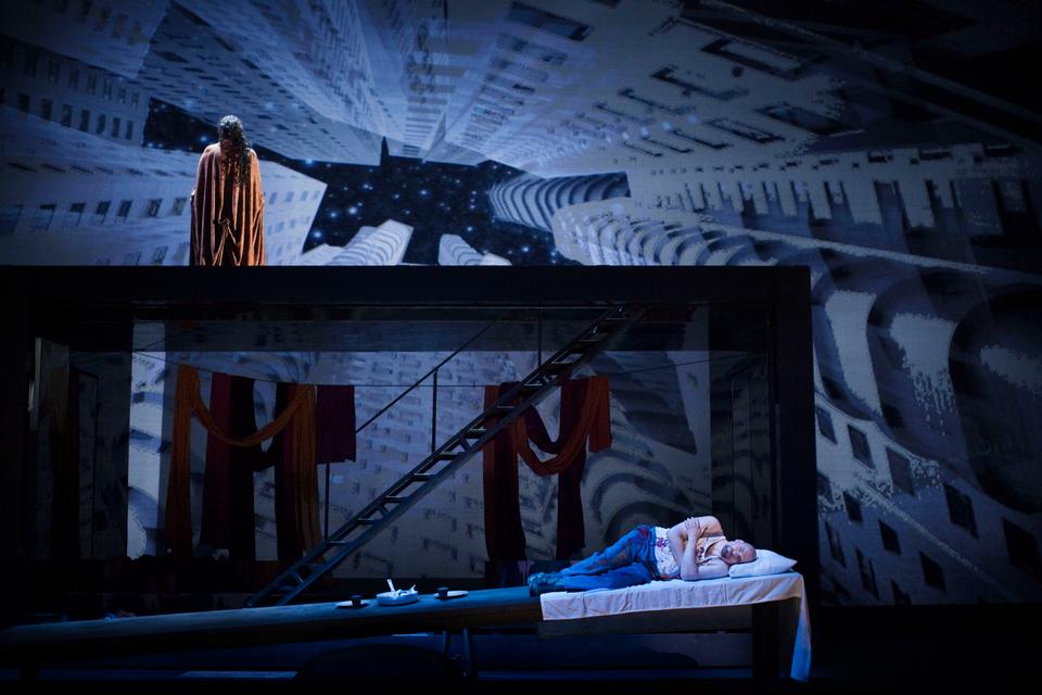 Med Richard Strauss' opera 'Kvinden uden skygge' sagde Holten farvel som operachef, mens Den Kongelige Opera stadig var økonomisk på toppen. Foto: Miklos Szabo