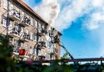Brandvæsenet er til stede i Tibirkegade på Nørrebro i København, hvor der er brand i en lejlighed. Foto: Steven Knap/Ritzau Scanpix
