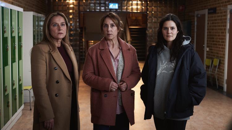 Tre filmdronninger i én film: Sidse Babett Knudsen, Sofie Gråbøl og Asta Kamma August.  Foto: Henrik Ohsten