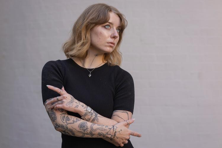»Det bekymrer mig, hvor let og voldsomt kvinders grænser kan blive overskredet, og hvordan kvinder samtidig bliver problematiseret og ​negligeret – endda gjort medskyldige – når de siger fra«, skriver Malia Lentz Osmark i dette debatindlæg om sine oplevelser som model. Foto: Vilma Søndergaard