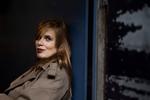 Lydia Sandgren bliver ofte spurgt, om hun finder godt romanstof i sit job som psykolog. Men det gør hun ikke. Til gengæld har jobbet skærpet hendes observationssans og forståelse for, at mennesker sjældent siger det, de reelt mener. Foto: Karla Ellingsøe