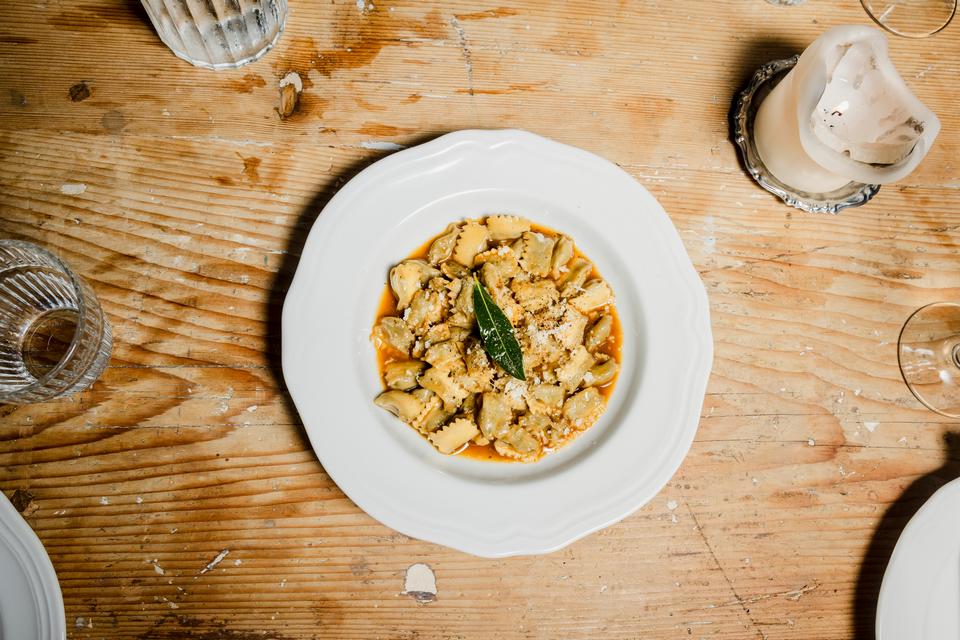 Hver eneste af de små rustikke pastapakker i retten agnolotti del plin var en bombe af smag.    Foto: Christian Falck Wolff