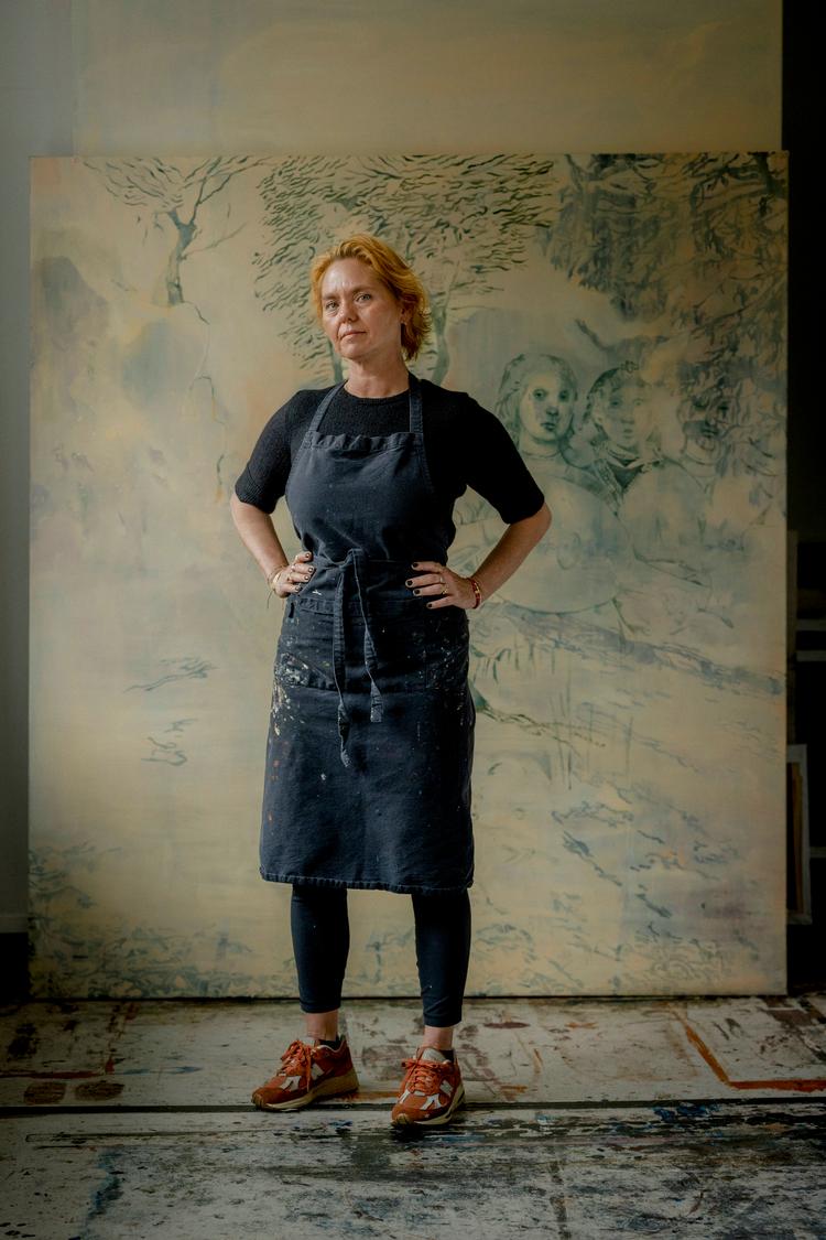 Cathrine Raben Davidsen er egentlig slet ikke portrætmaler, og det var da også hendes første indvending, da hun blev spurgt, om hun kunne male kongen. Alligevel kunne hun ikke sige nej til opgaven. Foto: Christian Falck Wolff