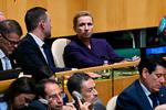 Denmark's Prime Minister Mette Frederiksen (R) listens as US President Donald Trump addresses the 81st United Nations General Assembly at the United Nations Headquarters in New York, on September 22, 2026. (Photo by Brendan SMIALOWSKI / AFP) Foto: Brendan Smialowski/Ritzau Scanpix