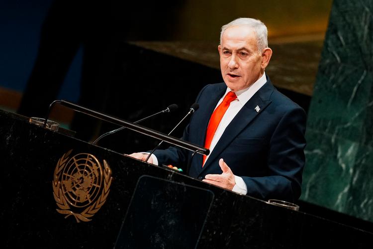 For 30 år siden blev Benjamin Netanyahu for første gang ministerpræsident i Israel. Han genopstiller til det kommende valg 27. oktober i håb om at vinde en syvende periode ved magten. Foto: Ryan Murphy/Ritzau Scanpix