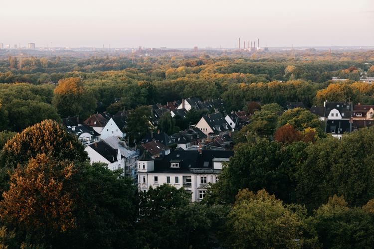 Hele området omkring byen Gelsenkirchen i Nordrhein-Westfalen er lørdag ufremkommeligt. Foto: Loui Pedersen