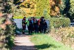 Politi og redning er til stede ved Glentevej i Køge, hvor en borger lørdag har fundet en død person i vandet. Foto: Steven Knap/Ritzau Scanpix