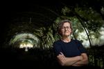 Topchefen i Movia, Dorthe Nøhr Pedersen, bliver selv irriteret, hvis hun skal vente for længe på bussen. Men som chef er det godt at kende sit produkt, siger hun. Foto: Mads Nissen