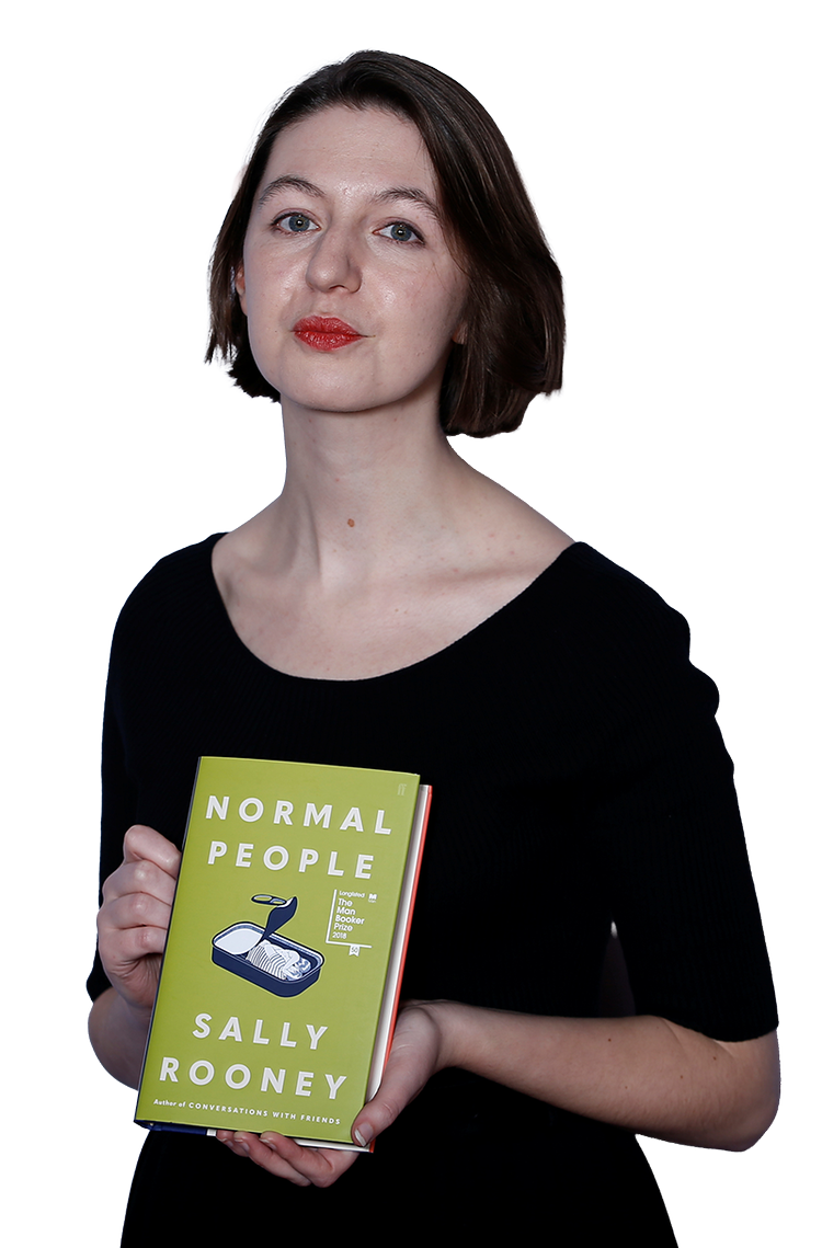 Den irske forfatter Sally Rooney er kendt for udtalte politiske holdninger. Udover at være engageret i klimasagen har hun ofte protesteret over krigen i Gaza og palæstinenseres manglende rettigheder. Hun har erklæret, at hun »ser på verden med et marxistisk blik«. Hendes bøger har solgt 6 millioner eksemplarer.  Foto: Henry Nicholls/Ritzau Scanpix