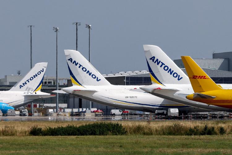 Lufthavnen i Leipzig er et knudepunkt for fragtfly fra Ukraine, der er med til at fragte militærforsyninger til landets forsvar. Foto: Axel Schmidt/Ritzau Scanpix