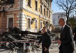 Rusland har skruet voldsomt op for luftangrebene mod Kyiv på alle døgnets tidspunkt, hvilket den tyske kansler Friedrich Merz og  præsident Volodymyr Zelenskyj studerede ved selvsyn. Foto  REUTERS/Gleb Garanich Foto: Gleb Garanich/Ritzau Scanpix