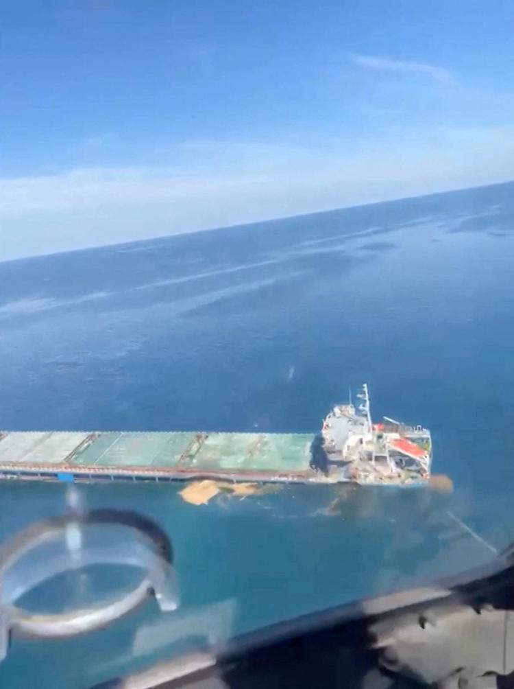 ’Royad Mammadov’ er et knap 140 meter langt fragtskib, der havde kurs mod Ravenna i Italien.  Foto: Romanian Interior Ministry/Ritzau Scanpix