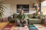 Tv- og radiovært Felix Smith havde egentlig en barndomsdrøm om at lave noget, hvor han sad bag et rat.  Foto: Miriam Dalsgaard