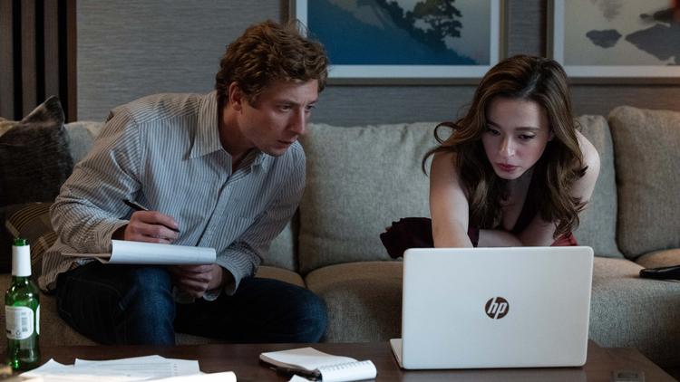 Jeremy Allen White og Mikey Madison spiller i 'The Social Reckoning' journalisten og whistlebloweren, der afslørede Metas bevidst destruktive forretningsmodel. 