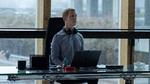 Den lovlig udspekulerede nørd fra 'The Social Network' har i 'The Social Reckoning' nu nået en magtposition, hvor han kan sige, at Facebook er 'post-government' - hævet over noget så småt som regeringsindgriben. I 'The Social Network' blev Mark Zuckerberg spillet af Jesse Eisenberg; her i 'The Social Reckoning' gestaltes han af Jeremy Strong (bl.a. 'Succession').  Foto: SF Studios