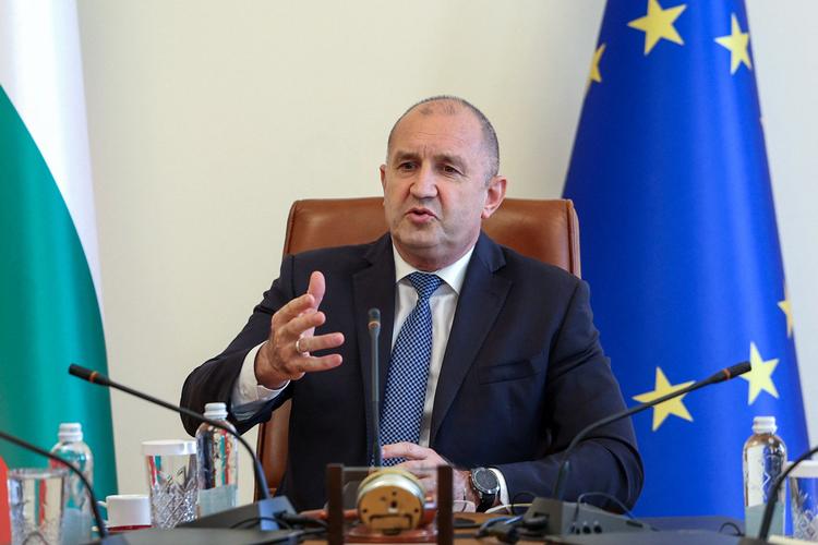 Den bulgarske premierminister, Rumen Radev, har indkaldt til møde med de relevante ministerier og sikkerhedstjenester tirsdag. Foto: Spasiyana Sergieva/Ritzau Scanpix