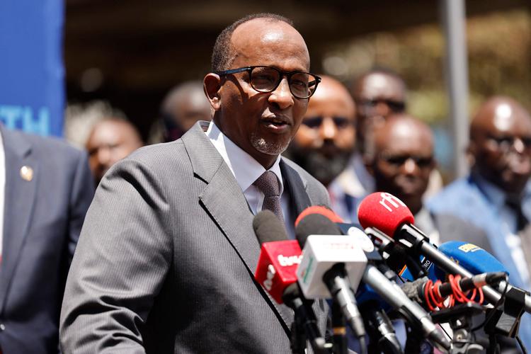 Kenyas sundhedsminister, Aden Duale, har på pressemøde tirsdag oplyst, at en ebolasmittet kenyaner er død. Foto: Simon Maina/Ritzau Scanpix