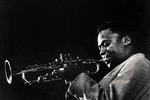 Det er dæmperen i trompeten, en tilbagelænet Miles Davis, altså mere cool bliver det vel ikke. Arkivfoto: Tage Christensen
