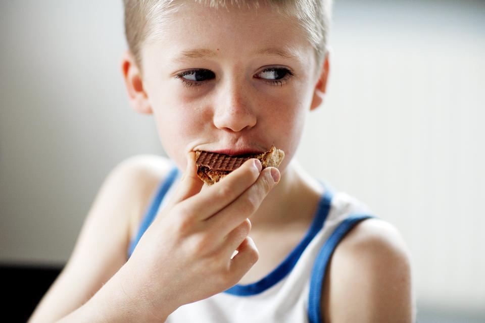 Hvad er sundest? Nettet koger, efter at minister og hjertedirektør peger på chokolademaden i stedet for leverpostej