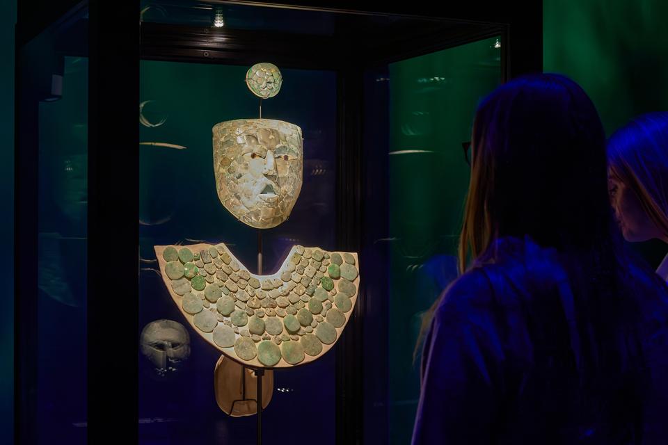 Jade var mayaernes mest værdifulde materiale, og når herskere døde, fik de detaljerede jademasker med i graven sammen med andre rige gaver.  Foto: Secretaria de Cultura og Instituto Nacional de Antropología e Historia (INAH), Mexico, Moesgaard