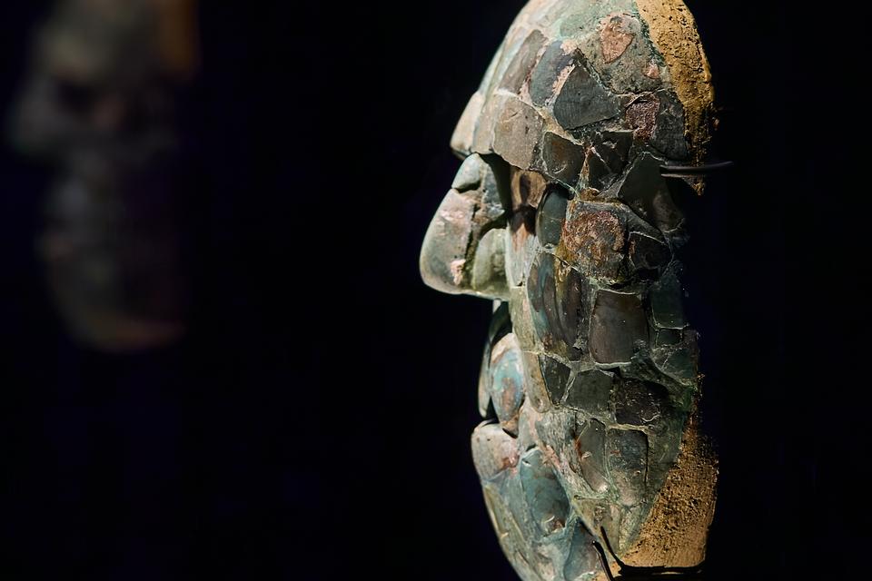 På sin egen drømmende, uvirkelige måde skabes der en åben linje til forfædrene.  Foto: Secretaria de Cultura og Instituto Nacional de Antropología e Historia (INAH), Mexico, Moesgaard