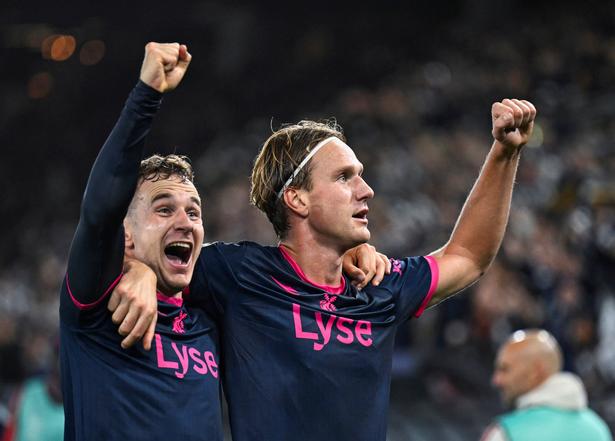 Danske Peter Christiansen (t.v.) var en lykkelig mand efter scoringen til 2-0. Foto: Ntb/Ritzau Scanpix