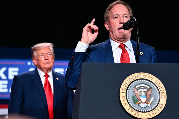 Ken Paxton er Republikanernes officielle senatorkandidat i Texas ved midtvejsvalget i november. Her skal han kæmpe om Texas-sædet mod demokraten James Talarico. Paxton sikrede sig nomineringen i maj 2026 efter at have besejret den siddende republikanske senator John Cornyn i partiets primærvalg. Foto: Mandel Ngan/Ritzau Scanpix