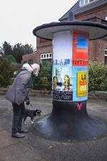 Knud V. Engelhardts plakatsøjler har stået i Gentofte Kommune i over 100 år og er stadig i brug som både poetiske og praktiske designobjekter.  Foto: Krass Clement