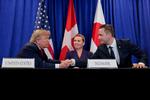 Donald Trump, Mette Frederiksen og Jens-Frederik Nielsen efter underskrivelsen af Grønlandsaftalen i FN-bygningen i New York i september.  Foto: Kylie Cooper/Ritzau Scanpix