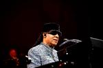 US singer, songwriter and musician Stevie Wonder performs on stage at the Accor Arena venue in Paris on October 15, 2026. (Photo by Anna KURTH / AFP) / RESTRICTED TO EDITORIAL USE Foto: Anna Kurth/Ritzau Scanpix