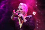 49-årige Sandie Johnson rejste fredag til Las Vegas for at repræsentere Danmark ved VM i karaoke. Foto: Chris Petersen og Tom Sønderholm