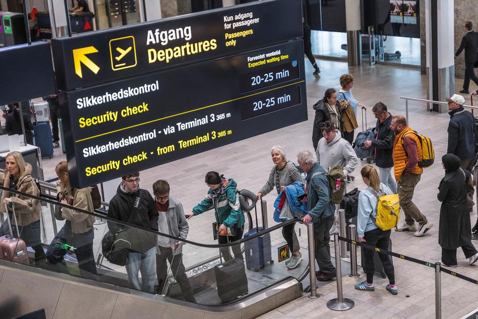 Lange køer til sikkerhedskontrol i Københavns Lufthavn fortsætter i dag