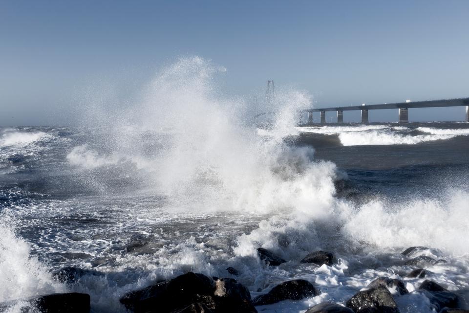 Storm kan lukke Storebæltsbroen i flere timer