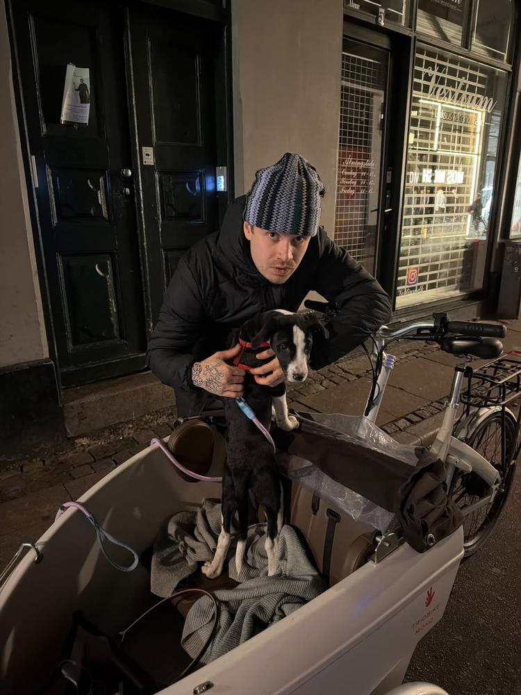 Marvin Christensen voksede op i Dronningens Tværgade og blev som baby pakket ind i en dyne og kørt ud til Amaliehaven i en Christiania-cykel. I dag har han selv slået sig ned i Indre By. Foto: Privat