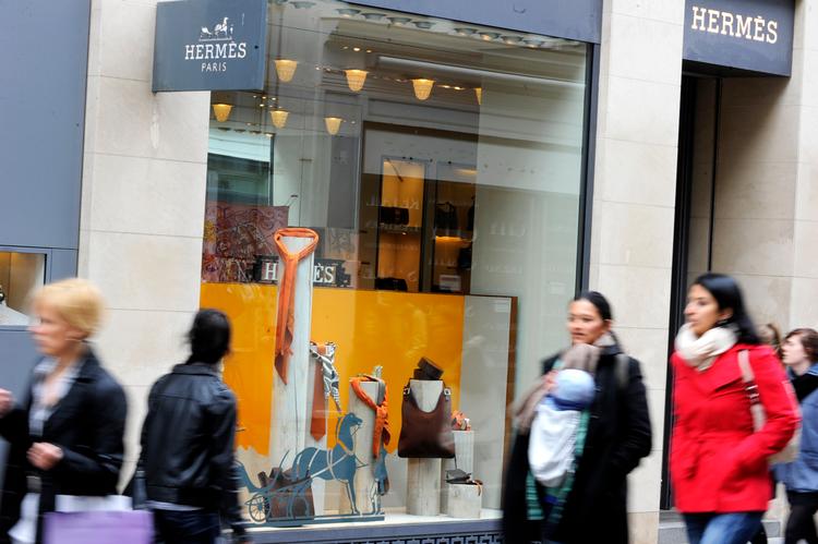 Hermès-butikken på Højbro Plads i København har dannet rammen om en omfattende hvidvask af penge fra kriminalitet.  Foto: Torben Stroyer