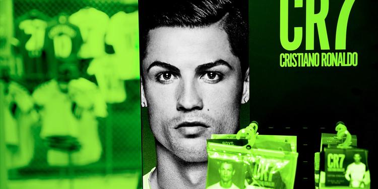 Politiken har været med til at afsløre, hvordan Ronaldo kanaliserede millioner af kroner fra blandt andet det danske tøjfirma JBS i skattely. 