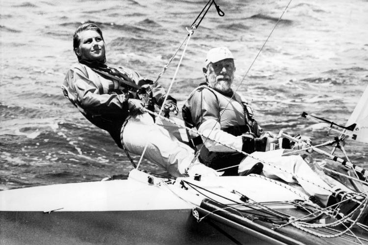 OL i Los Angeles i 1984, hvor Paul Elvstrøm og hans datter Trine Elvstrøm i deres Tornado på Stillehavet ud for Long Beach. De opnåede en 4. plads i katamaranen.  