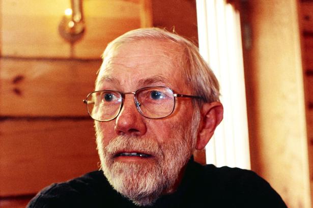 Paul Elvstrøm blev Danmarks mest succesfulde sejlsportsudøver nogensinde. Han har deltaget i 8 olympiske lege i perioden 1948-1988 og har vundet 4 guldmedaljer i streg.
 