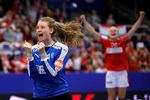 Danmarks Althea Reinhardt jubler efter endnu en redning. Foto: Jens Dresling 