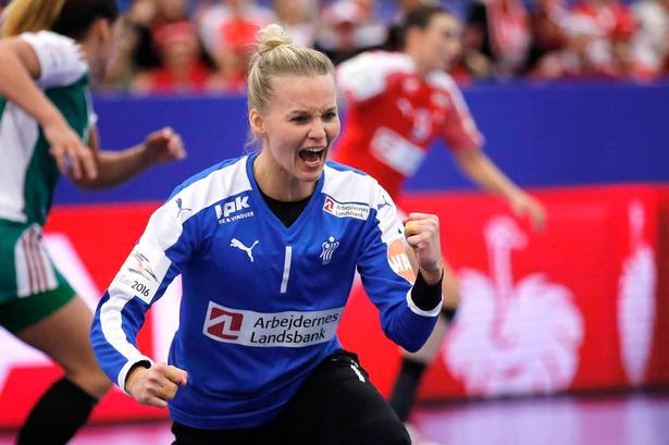 Danmarks Sandra Toft jubler efter en redning. Foto: Jens Dresling 