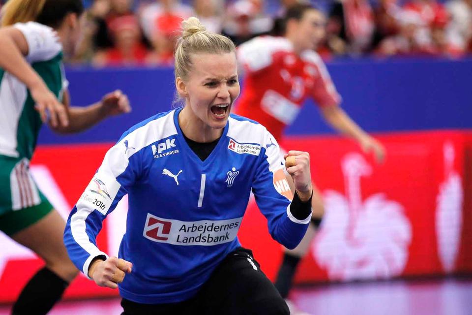 Danmarks Sandra Toft jubler efter en redning. Foto: Jens Dresling 