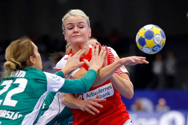 Ungarns Bernadett Bodi og Danmarks Stine Jørgensen. Foto: Jens Dresling 