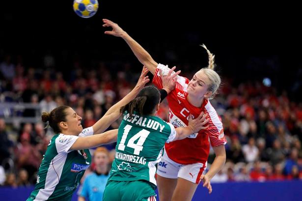 Danmarks Stine Jørgensen  og Ungarns Ungarns Anett Kisfaludy. Foto: Jens Dresling 