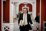 Dansk Folkepartis Kenneth Kristensen Berth mener, man bør affyre varselsskud mod flygtninge. 