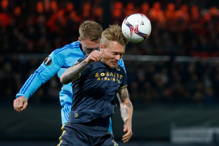 
  Simon Kjær (forrest) og Nicolai Jørgensen tørnede sammen i Europa League.
 