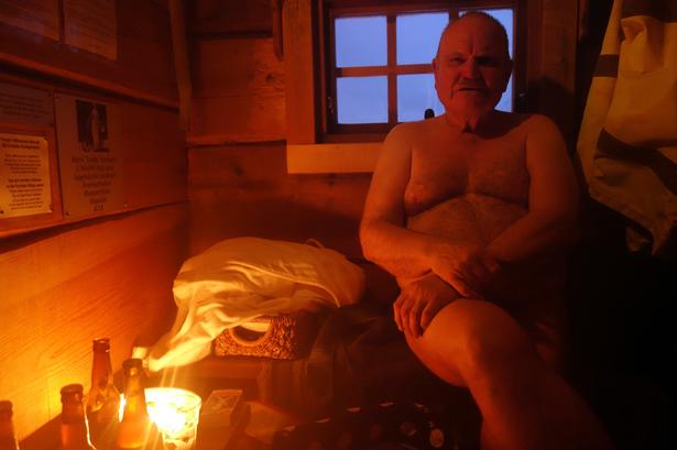 Og så er vi klar til lokalt mikrobryg, pølse og en snak om alting.
 