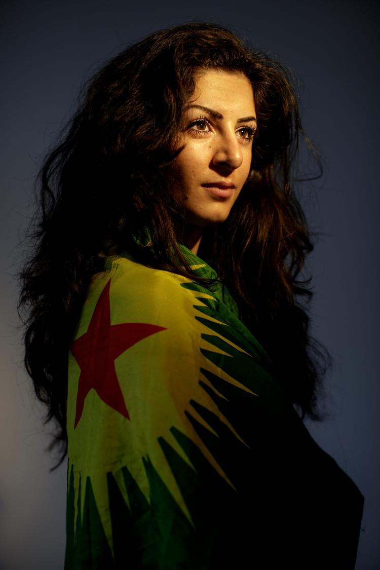 Joanna Palani har boet i Danmark, siden hun var tre år gammel. Hun har kurdisk baggrund og har tidligere kæmpet mod IS. I februar fik hun inddraget sit pas,  nu er hun varetægtsfængslet for overtrædelse af udrejseforbuddet.
Arkivfoto: Mads Nissen 