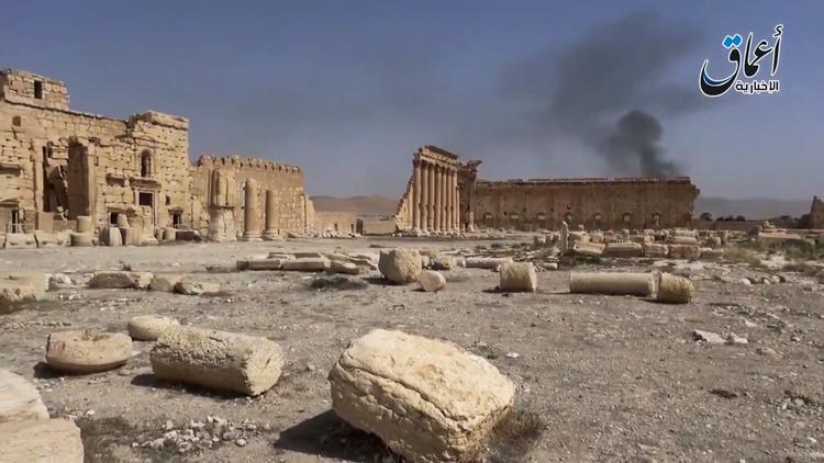 Røg over Palmyra i 2015, hvor IS havde kontrollen over byen.  