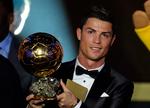 I 2014 fik Cristiano Ronaldo senest den gyldne bold, men har kunne ikke være til stede ved dagens tildeling, da han er i Japan for at spille FIFA World Club Cup med Real Madrid. 
