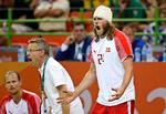 Da det gik hårdt for sig i Rio de Janeiro. Turban-Mikkel giver den gas sammen med daværende landstræner Gudmundur Gudmundsson. 